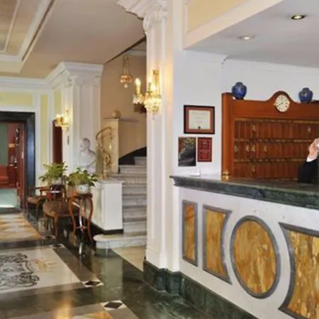 Mecenate Palace 4*