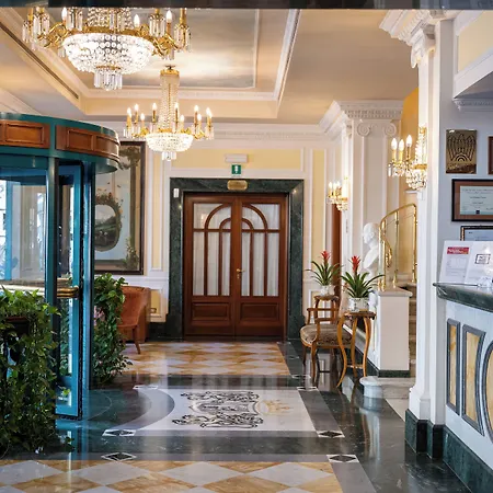 Mecenate Palace 4*