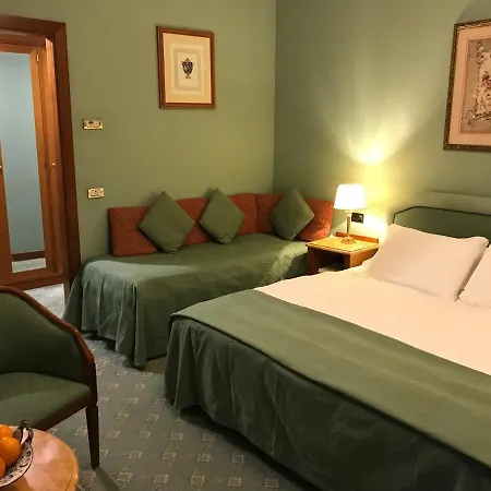 فندق ميتشيناته بالاس 4*