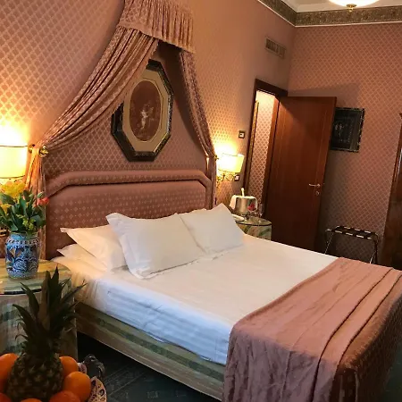 Отель Mecenate Palace