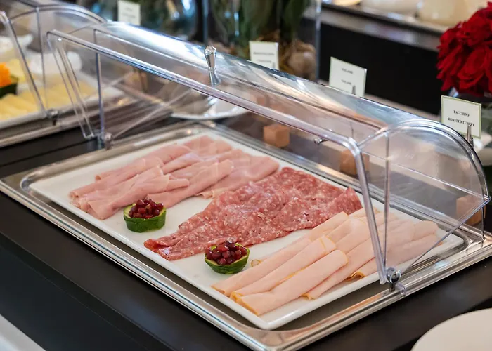 Mecenate Palace Otel 4*