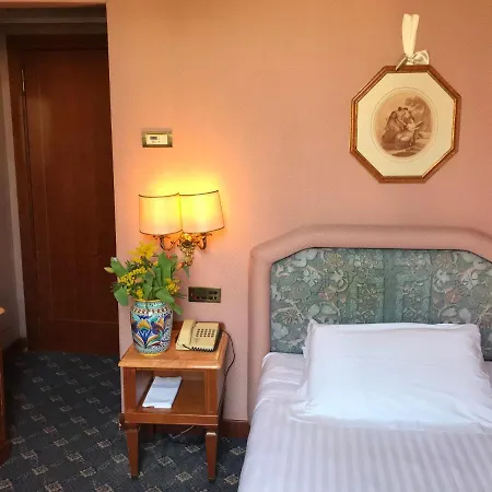 梅斯纳特宫酒店 4*