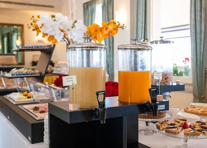 メチェナーテ パレス ホテル